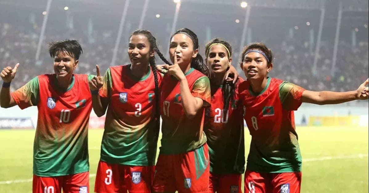 Women playing football
